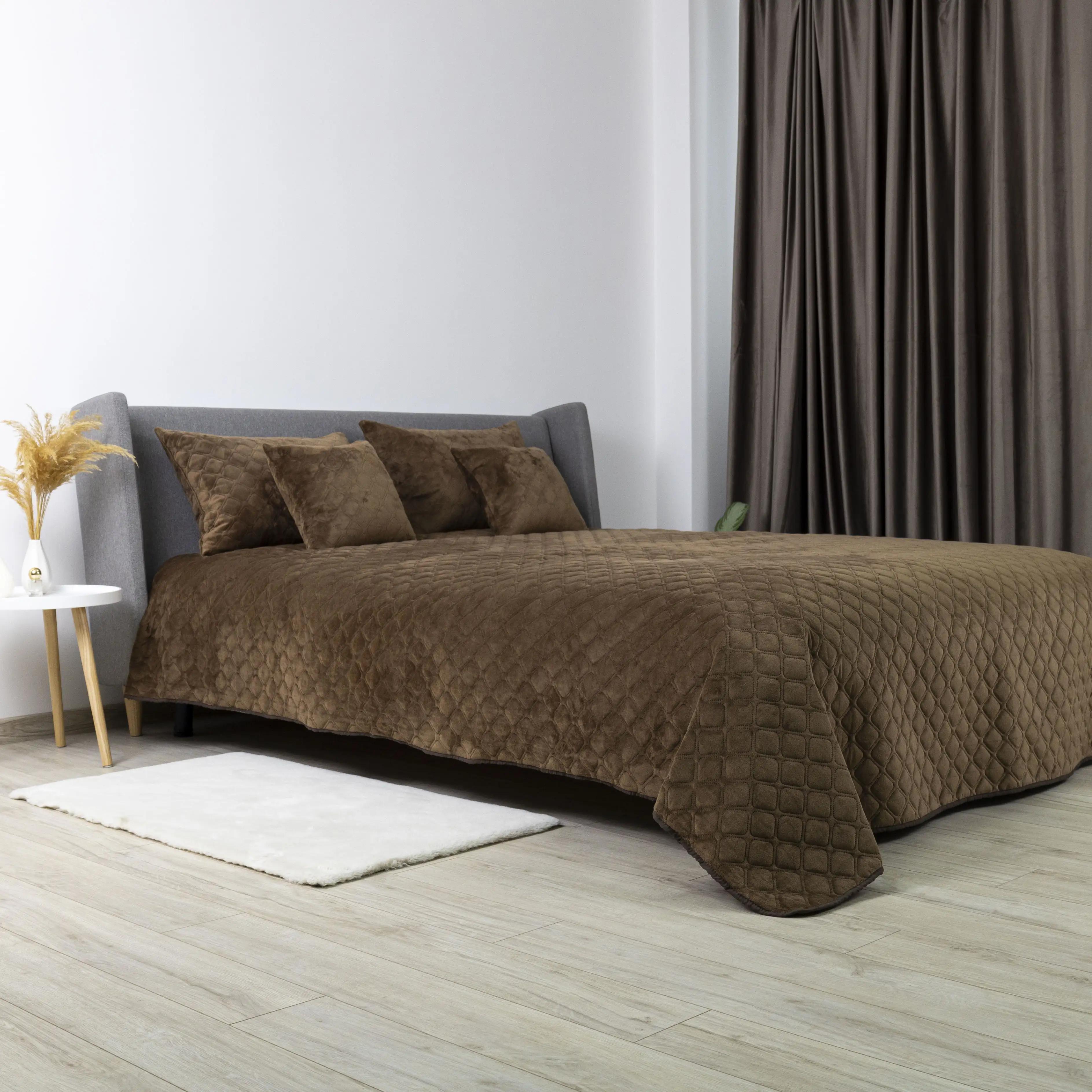 Bed Covers TEP "VELOUR" Brown/Rhombus round, 180x240 - Photo 3