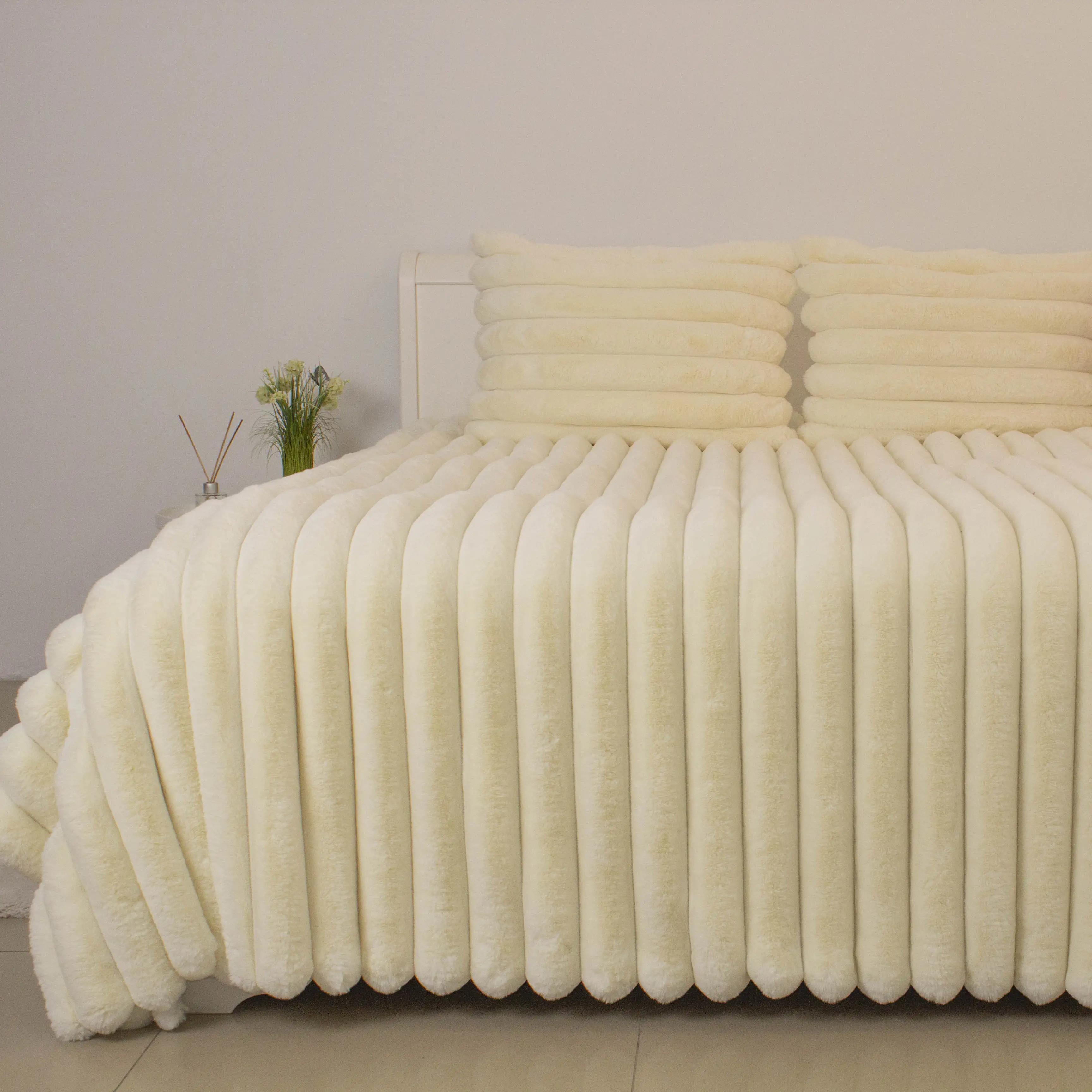 Покрывало ТЕП «PLUSH BLISS» молочное, 240x260