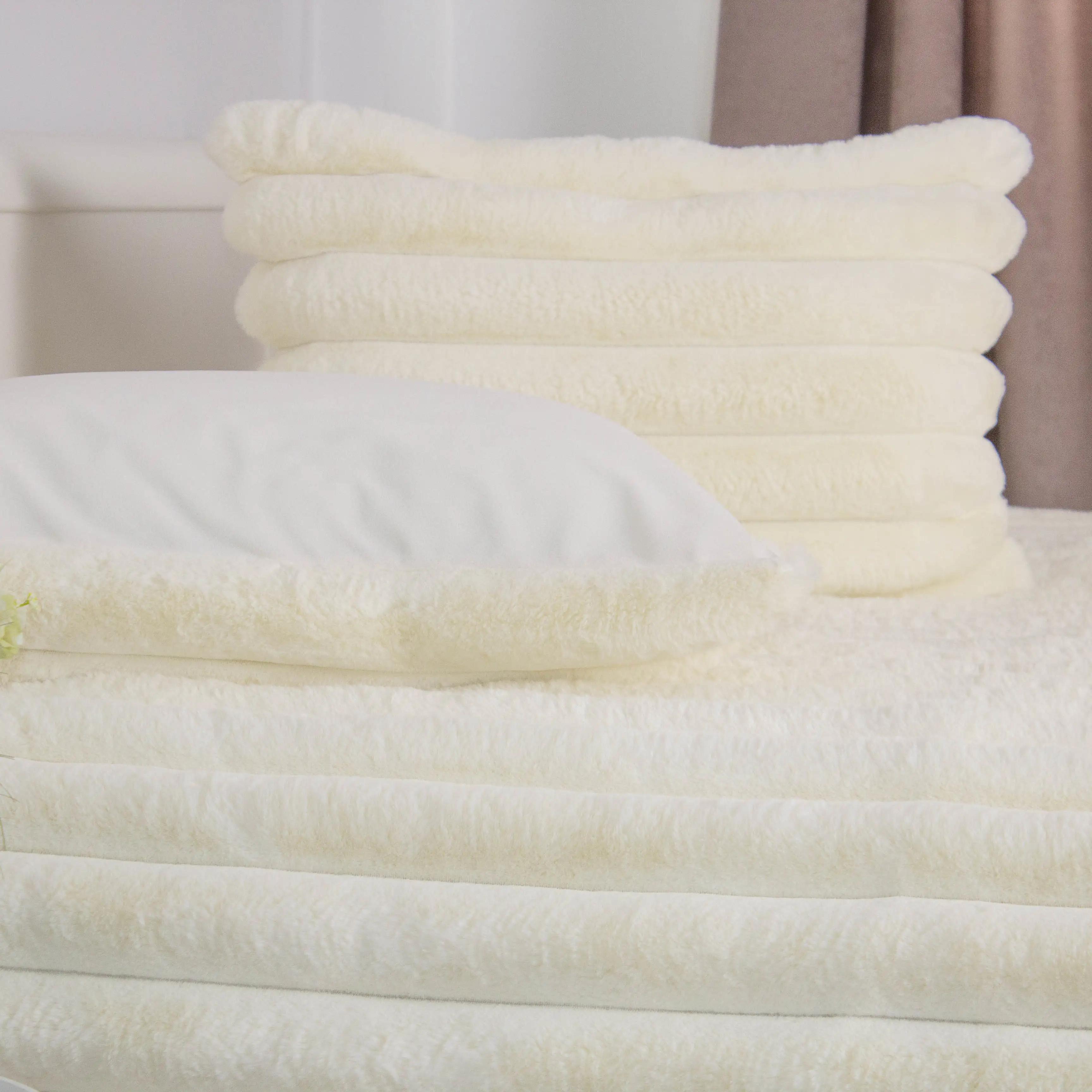 Покрывало ТЕП «PLUSH BLISS» с наволочками, молочное, 240x260 - Фото 5