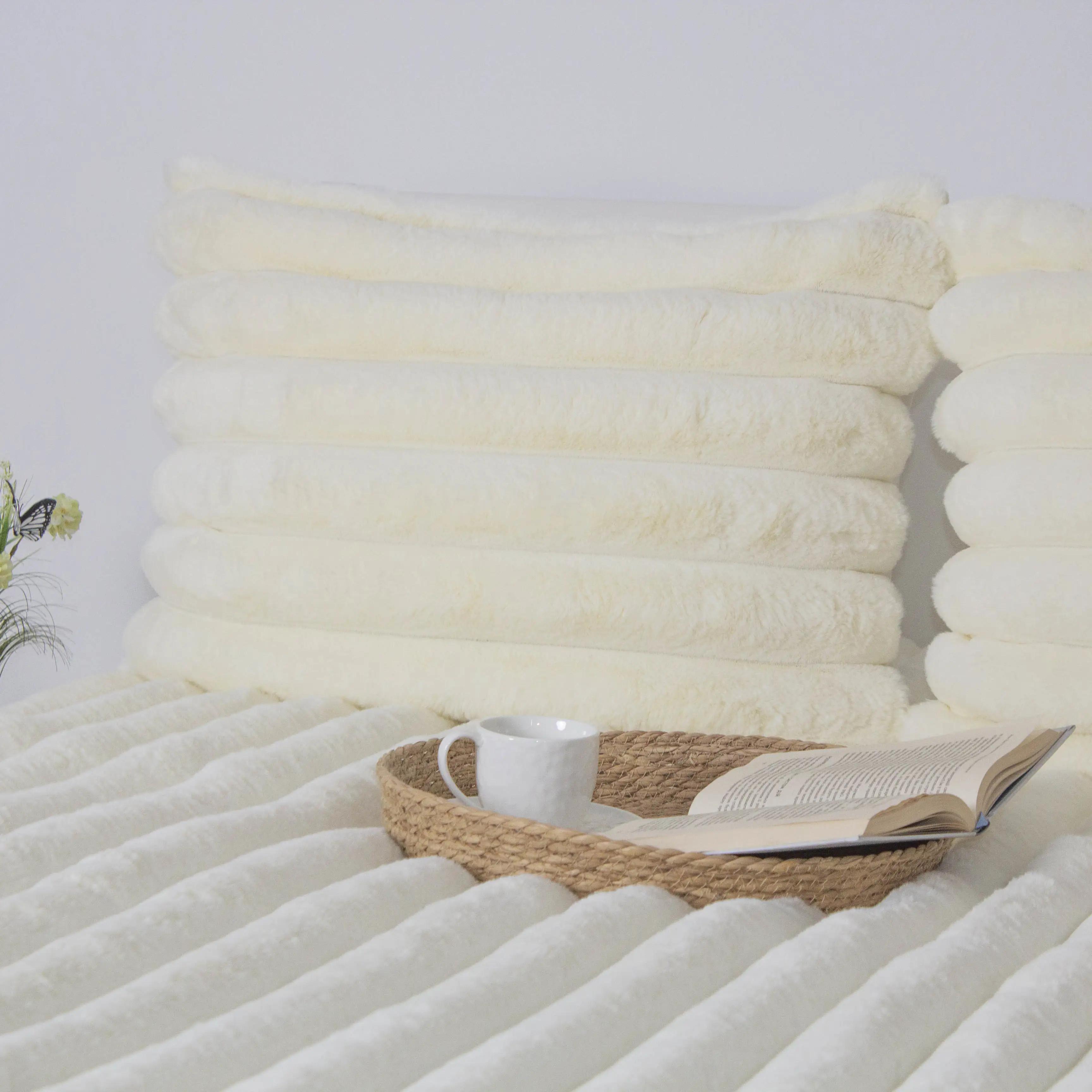 Покрывало ТЕП «PLUSH BLISS» с наволочками, молочное, 240x260 - Фото 6