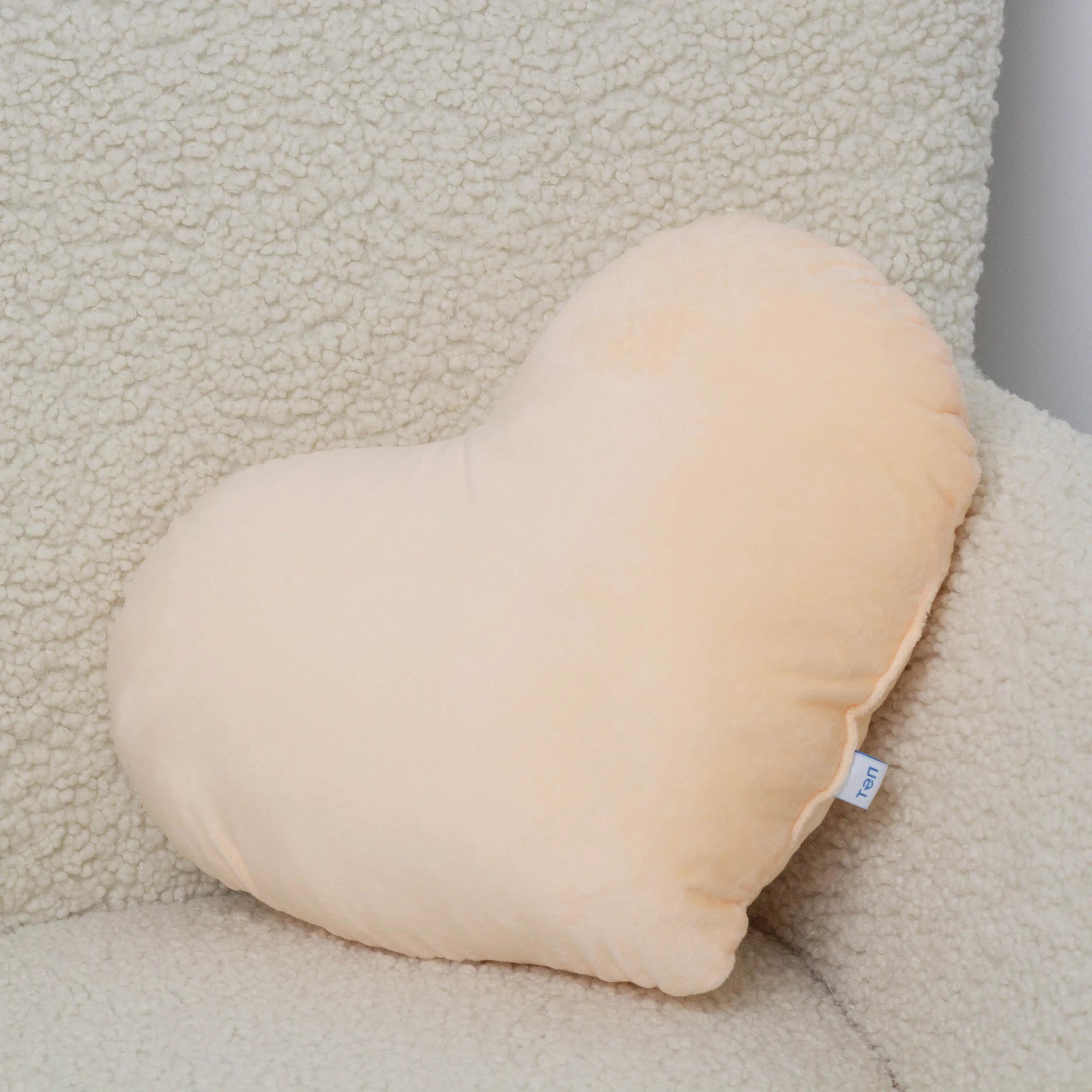 Подушка декоративная ТЕП "HEARTS" персиковая, 35x40 - Фото 3