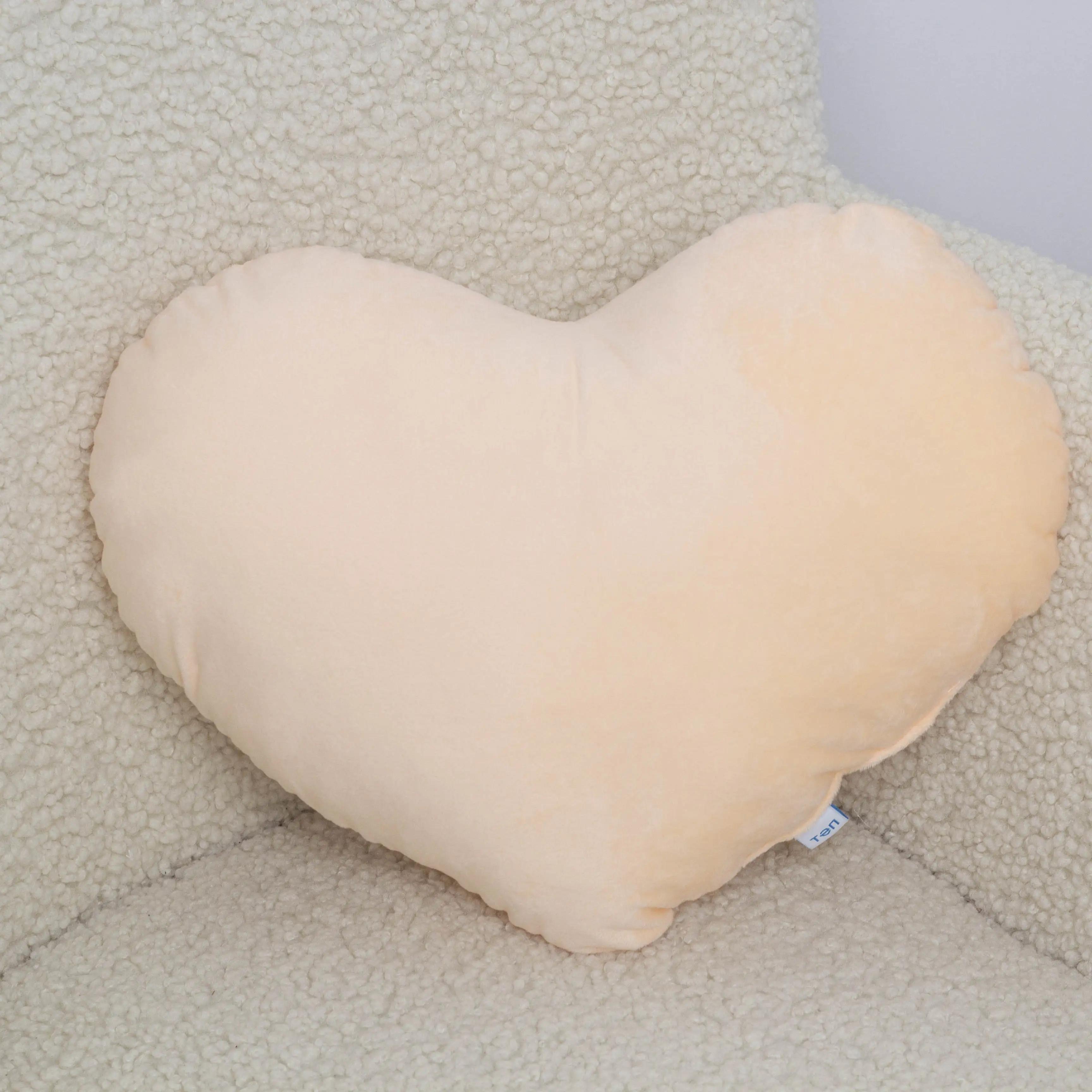 Подушка декоративная ТЕП "HEARTS" персиковая, 35x40 - Фото 4