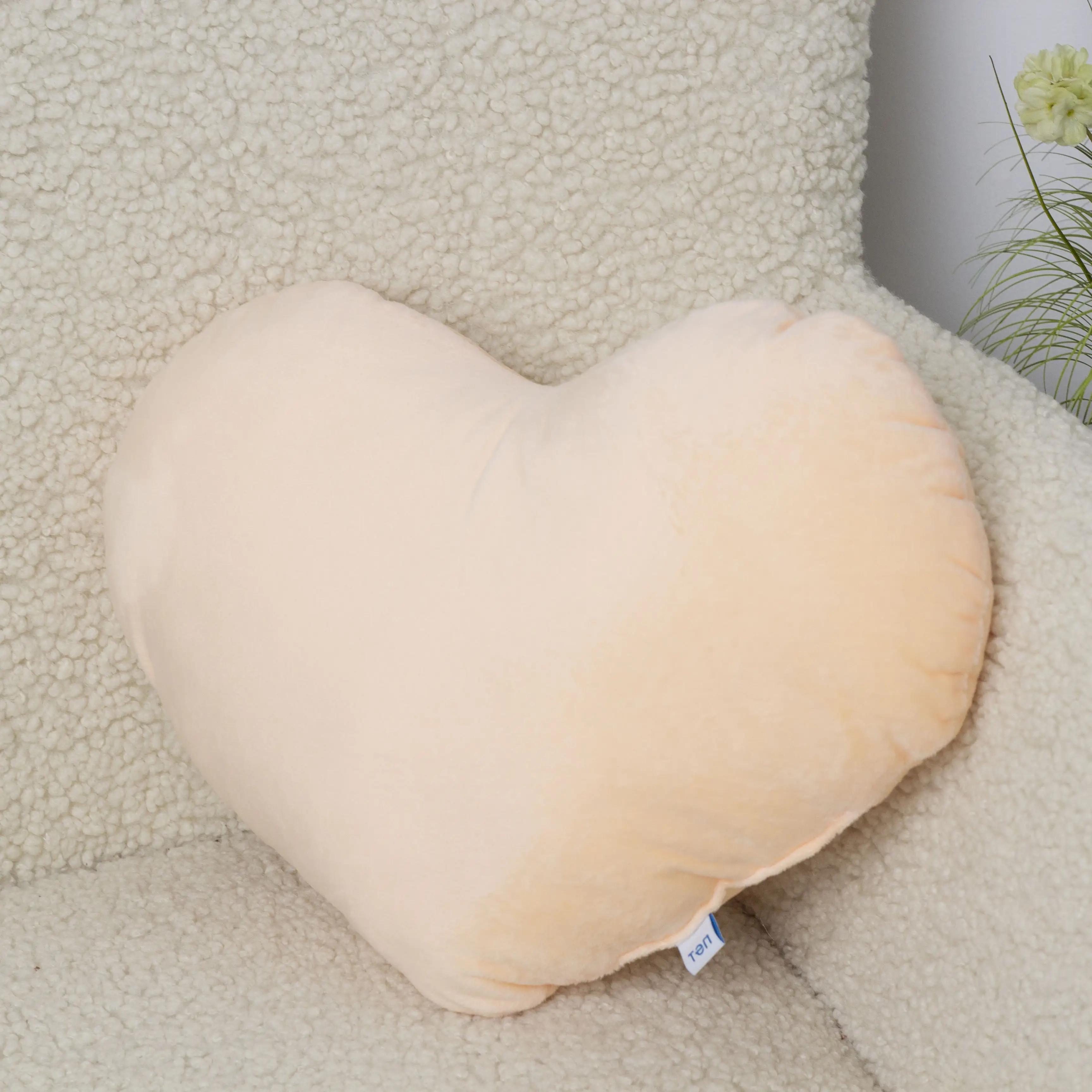 Подушка декоративная ТЕП "HEARTS" персиковая, 35x40 - Фото 5