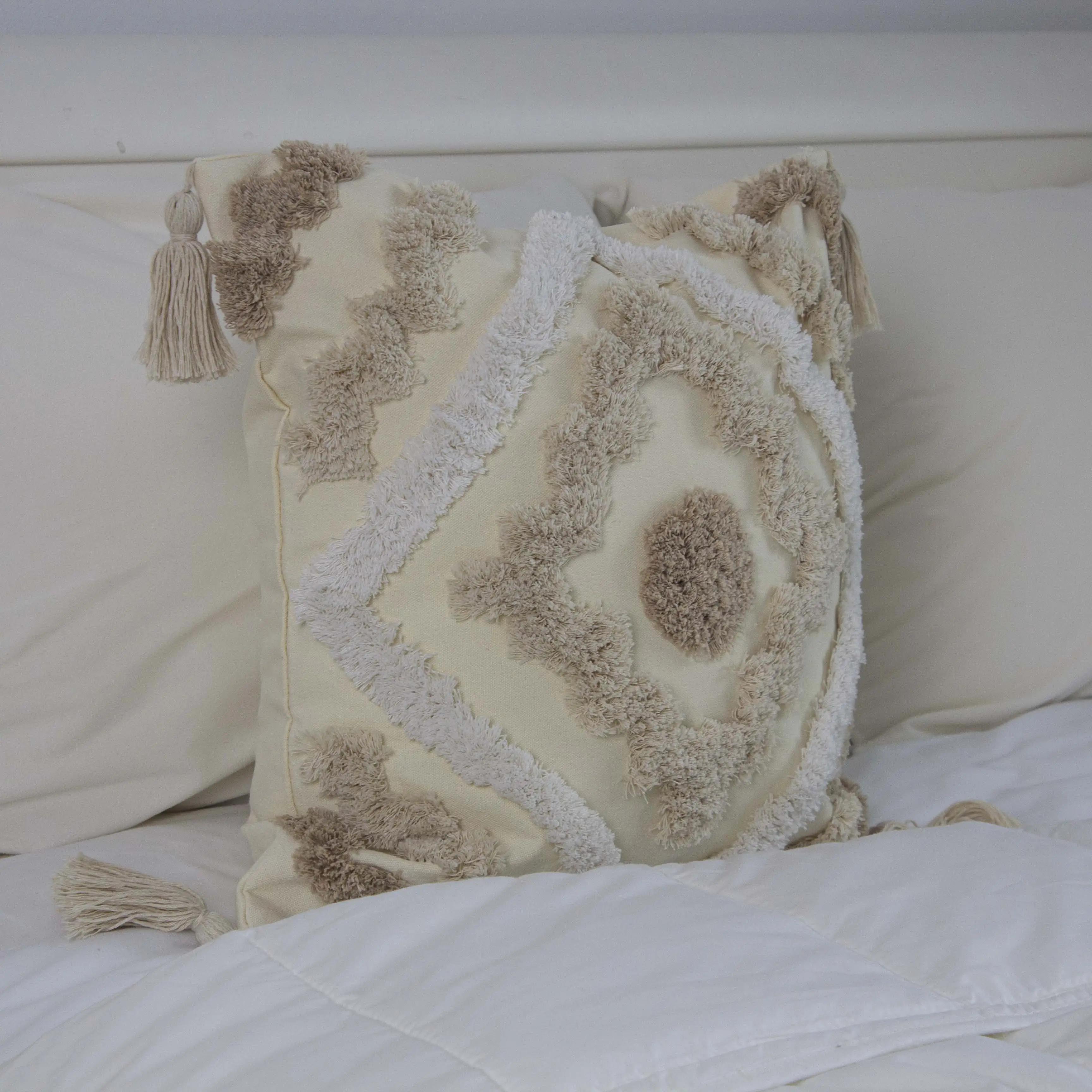 SCANDI decorative pillowcase, white and khaki, 30x50 - Photo 4