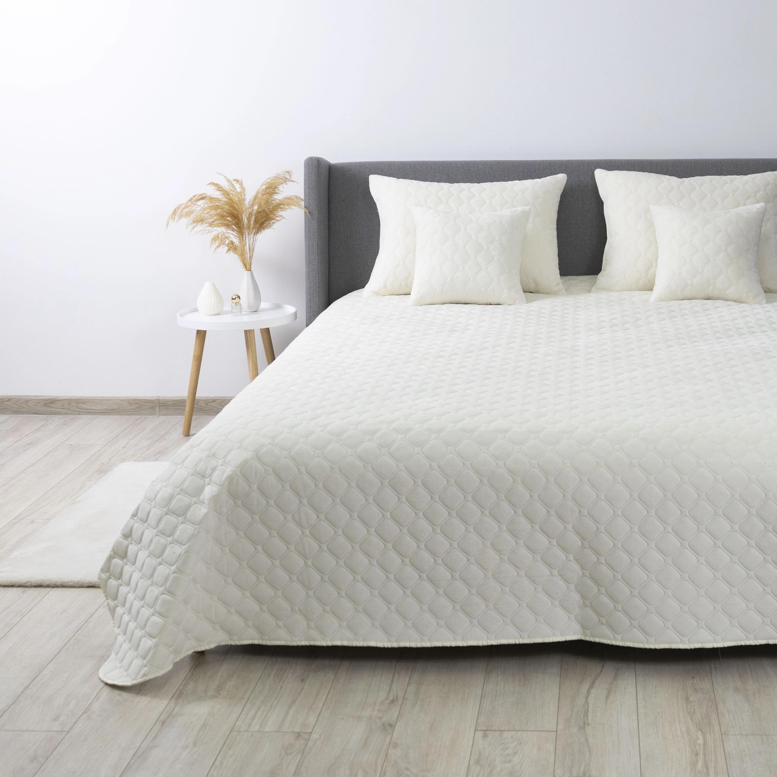 Покрывало ТЕП "VELOUR" Молочное/Ромб круглый, 150x210