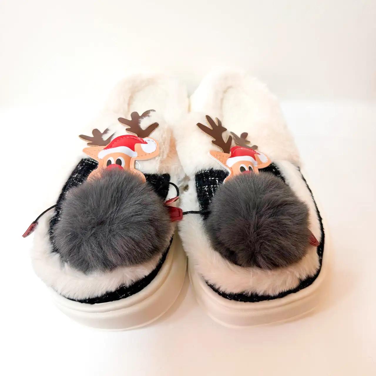 Капці домашні Winter Reindeer, розмір 36–41, молочні із сірим помпоном Капці домашні Winter Reindeer, розмір 36–41, молочні із сірим помпоном
