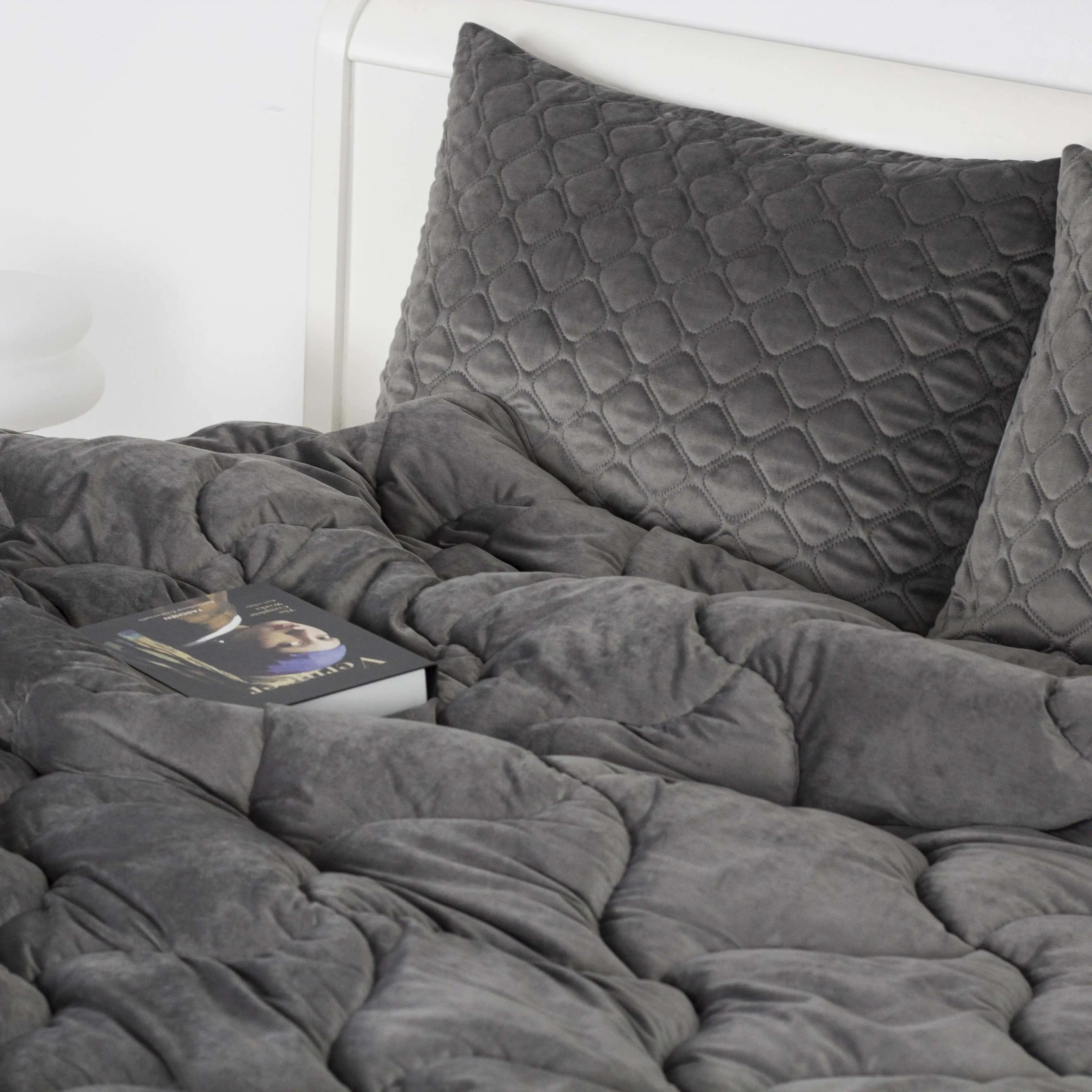 Одеяло ТЕП «VELOUR» Темно – серая, 200x210 - Фото 6 Одеяло ТЕП «VELOUR» Темно – серая, 200x210 - Фото 6