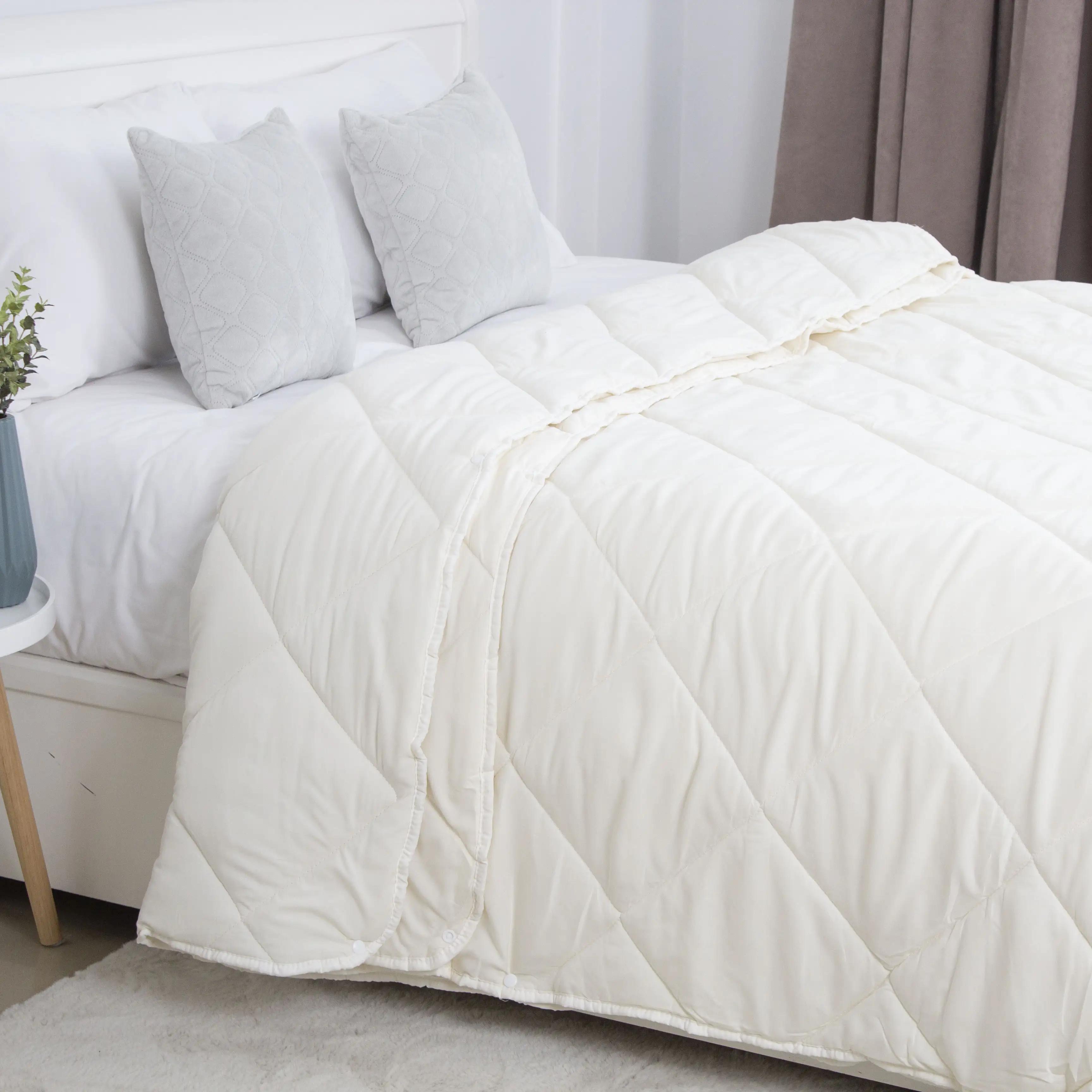 Quilt FRIENDLY "FOUR SEASONS" milky, 180x210 Quilt FRIENDLY "FOUR SEASONS" milky, 180x210