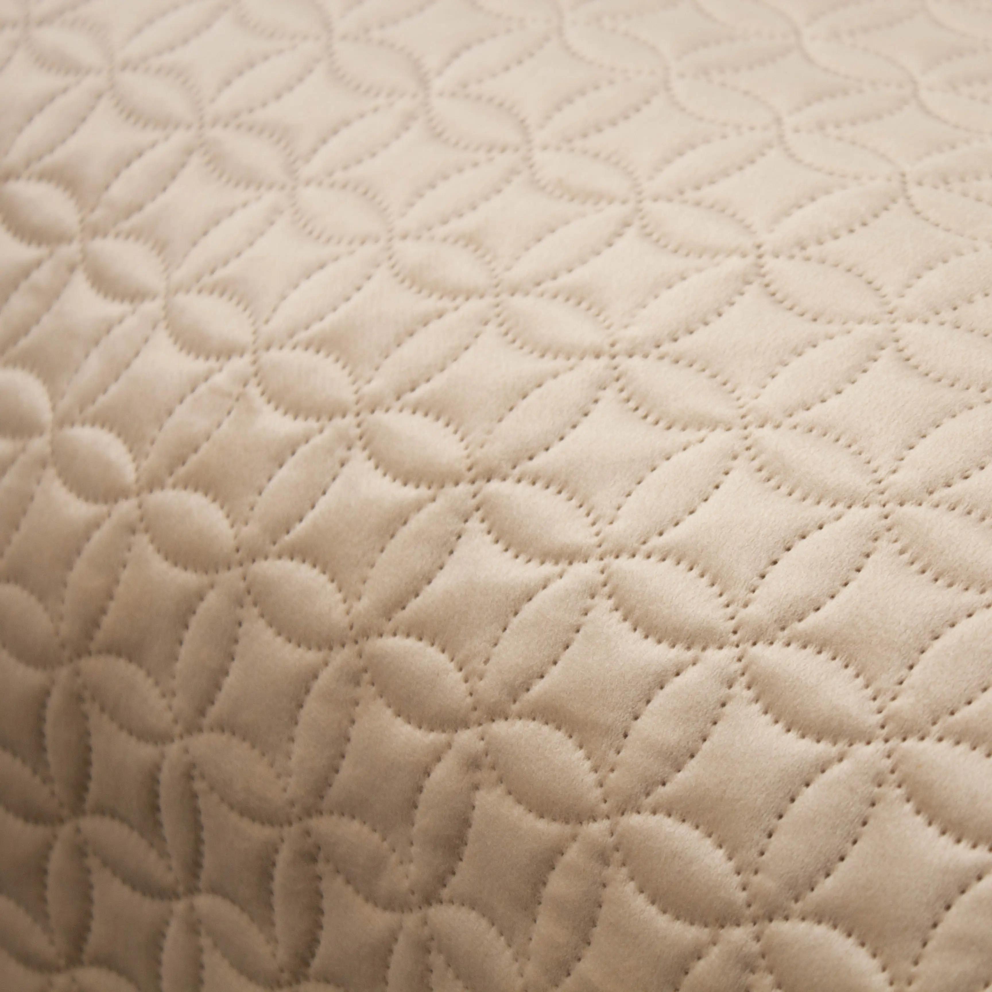 Bed Covers TEP "VELOUR" Golden beige/Rhombus round, 150x210 - Photo 5 Bed Covers TEP "VELOUR" Golden beige/Rhombus round, 150x210 - Photo 5