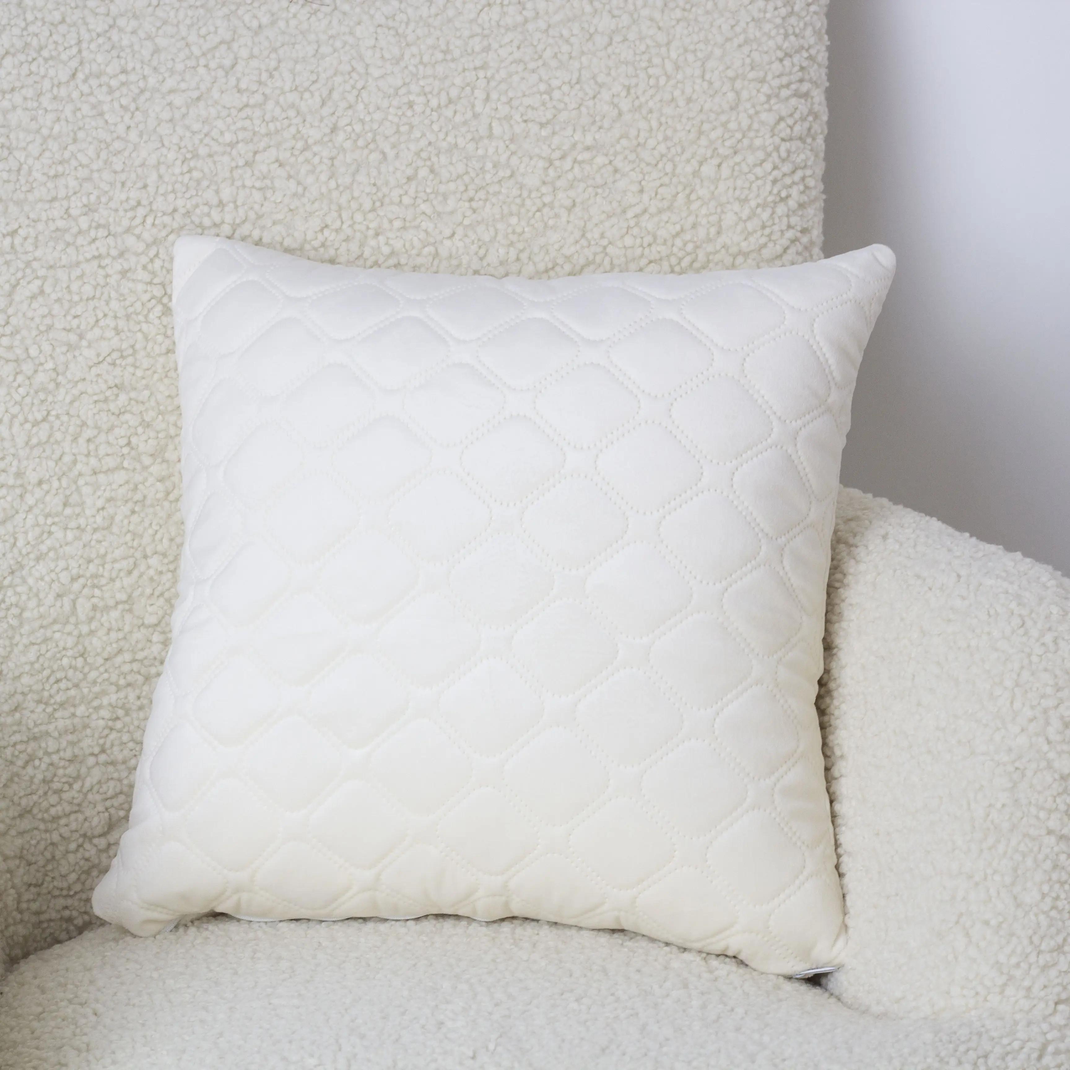 Наволочка декоративна ТЕП "VELOUR" 45*45 см з замком Молочний/Мозаїка, 45x45 - Фото 3 Наволочка декоративна ТЕП "VELOUR" 45*45 см з замком Молочний/Мозаїка, 45x45 - Фото 3