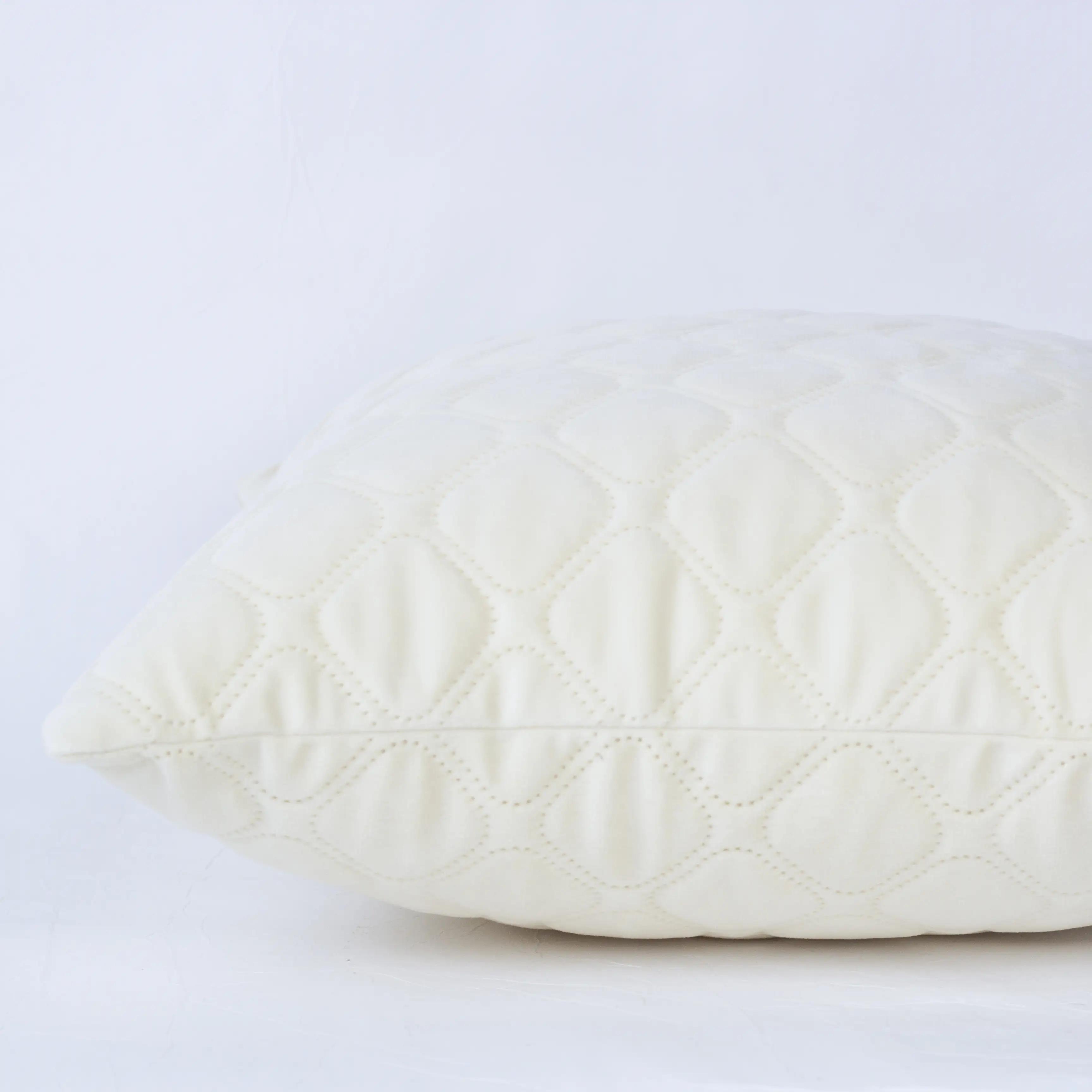 Наволочка декоративна ТЕП "VELOUR" 45*45 см з замком Молочний/Мозаїка, 45x45 - Фото 5 Наволочка декоративна ТЕП "VELOUR" 45*45 см з замком Молочний/Мозаїка, 45x45 - Фото 5